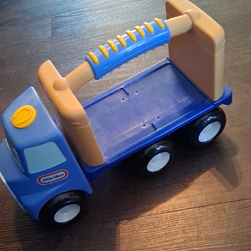Little Tikes Handle Haulers Farm Truck